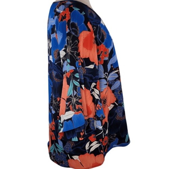 Avenue‎ Blue Floral V-Neck Blouse - Picture 4 of 14